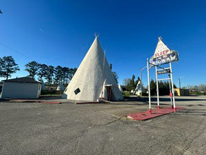 Entrance to Wig Wam Village